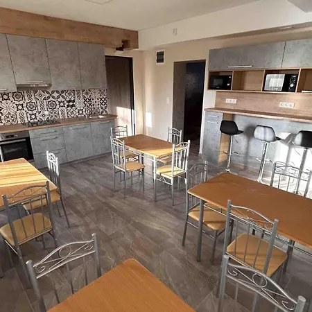 Hostel Leila Airport Vecsés
