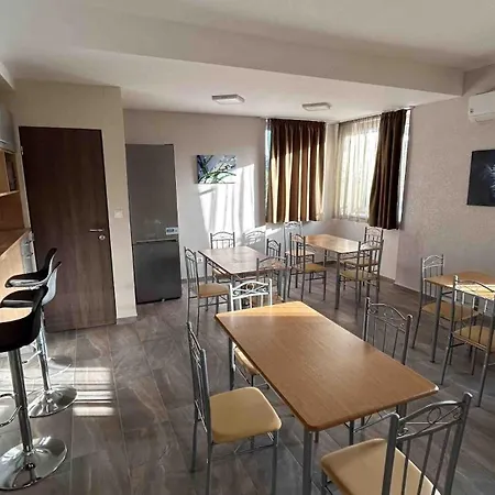 Hostel Leila Airport Vecses
